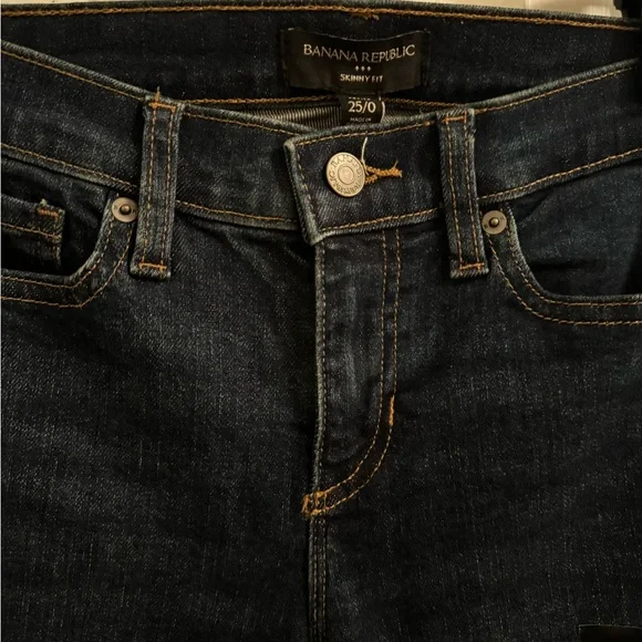 Cute 25Petite Banana mid-rise skinny fit jeans! - Picture 3 of 4